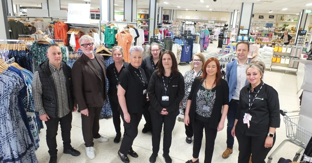 New Cleveleys shop draws hundreds of shoppers on first day