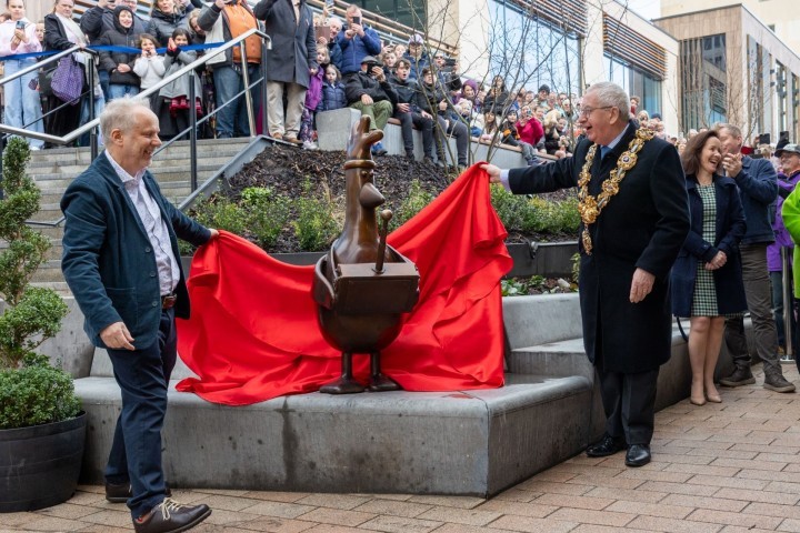 Nick Park CBE & Mayor of Preston Councillor Phil Crowe unveil the statue of Feathers McGraw.