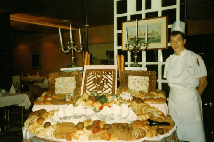 Carl Morris baked for many celebrities including Neil Diamond.png.png