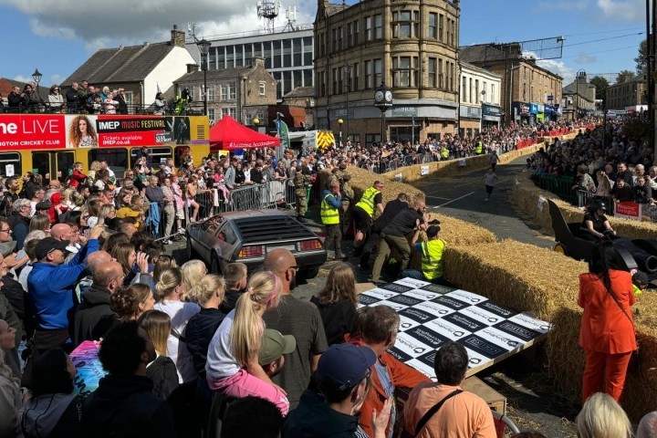 12000 spectators packed Accrington for the 2024 Soapbox Challenge.JPG.jpg